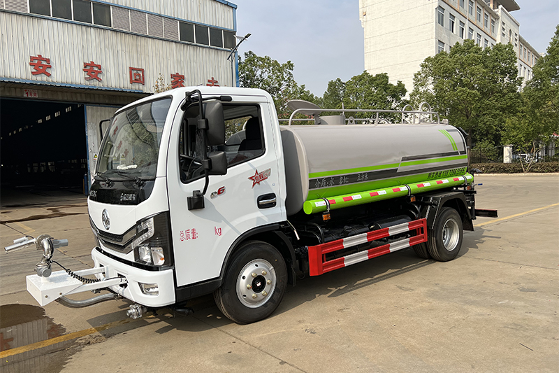 東風(fēng)小利卡灑水車（5噸）