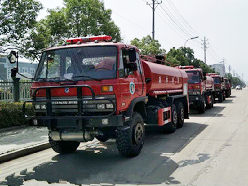 東風六驅(qū)12噸森林消防車