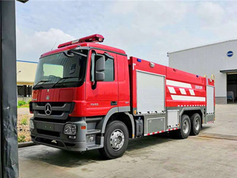 奔馳12噸水罐消防車